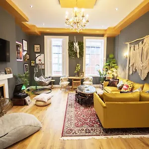 luxurious-2-bedroom-lace-market-apartment.hotelsin-nottingham.com/