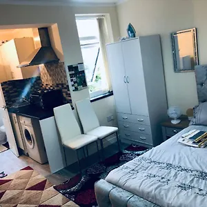 self-contained-studio-flat-bathrooms-kitchens-upgrade.hotelsin-nottingham.com/