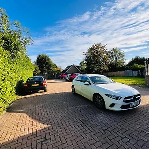 Hotel Acorn Gatwick & Parking Horley